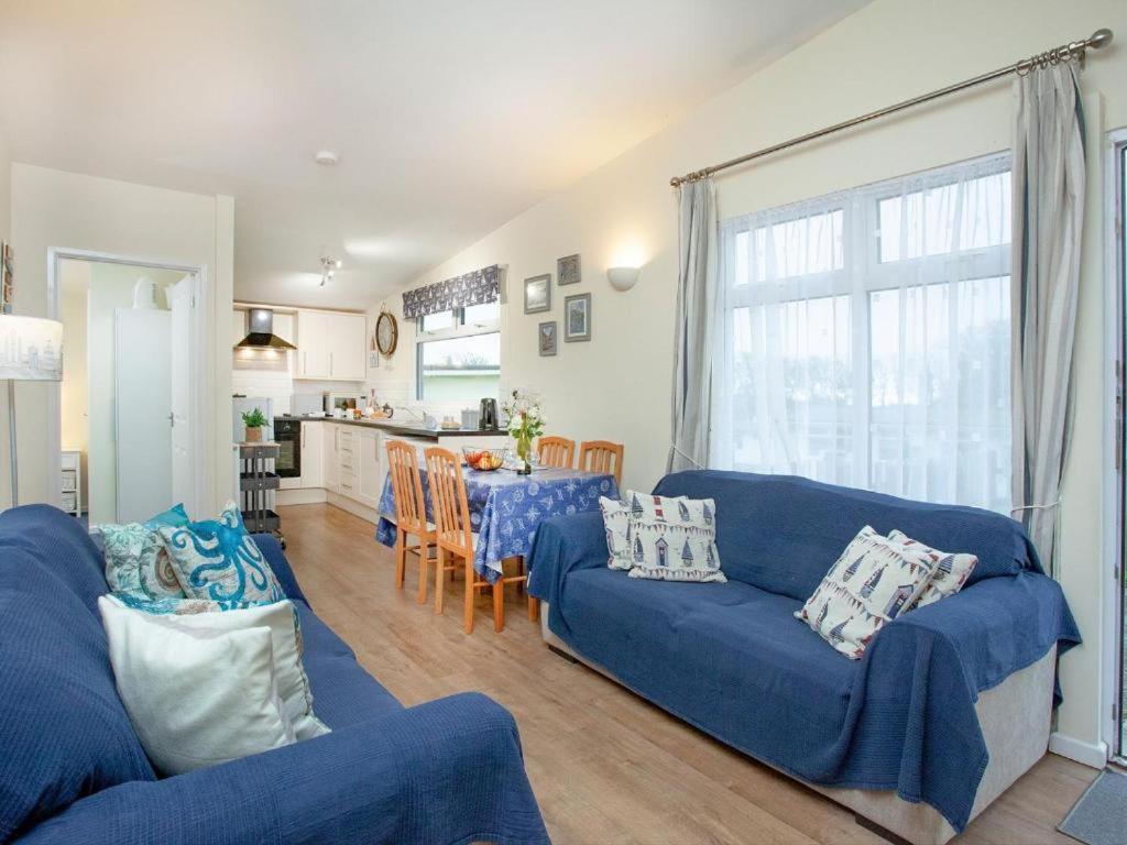 Sunnydaze-Detached Chalet With 2 Bedrooms And 2 Bathrooms And Private Parking Outside Door Dartmouth Kültér fotó