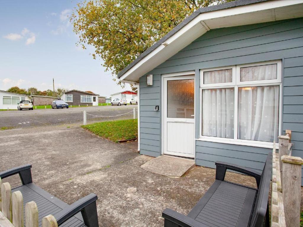 Sunnydaze-Detached Chalet With 2 Bedrooms And 2 Bathrooms And Private Parking Outside Door Dartmouth Kültér fotó
