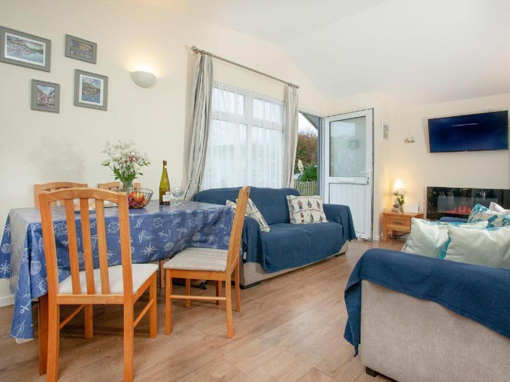 Sunnydaze-Detached Chalet With 2 Bedrooms And 2 Bathrooms And Private Parking Outside Door Dartmouth Kültér fotó
